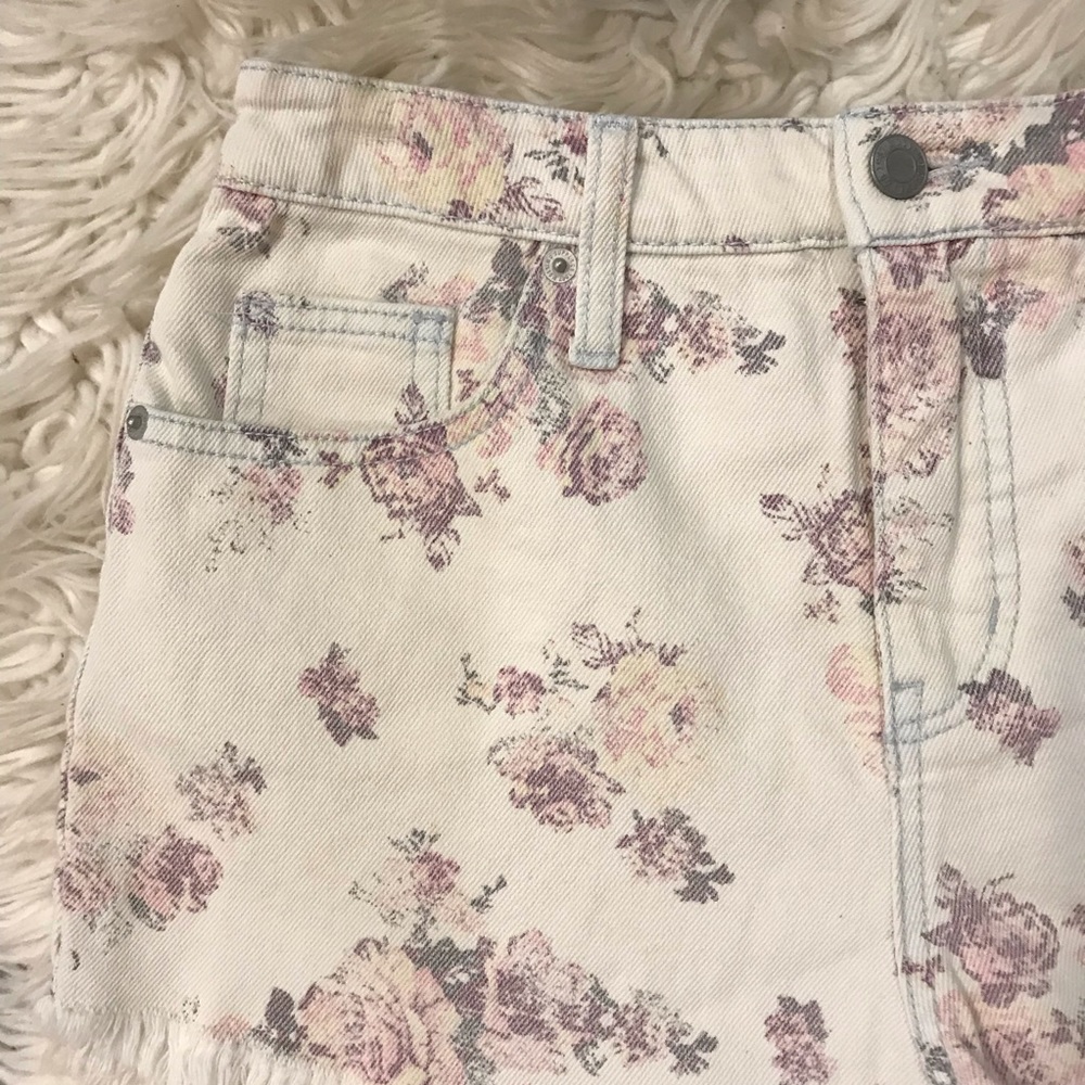 Mossimo Floral High Rise Cut Off Jean Shor… - Picture 5 of 5